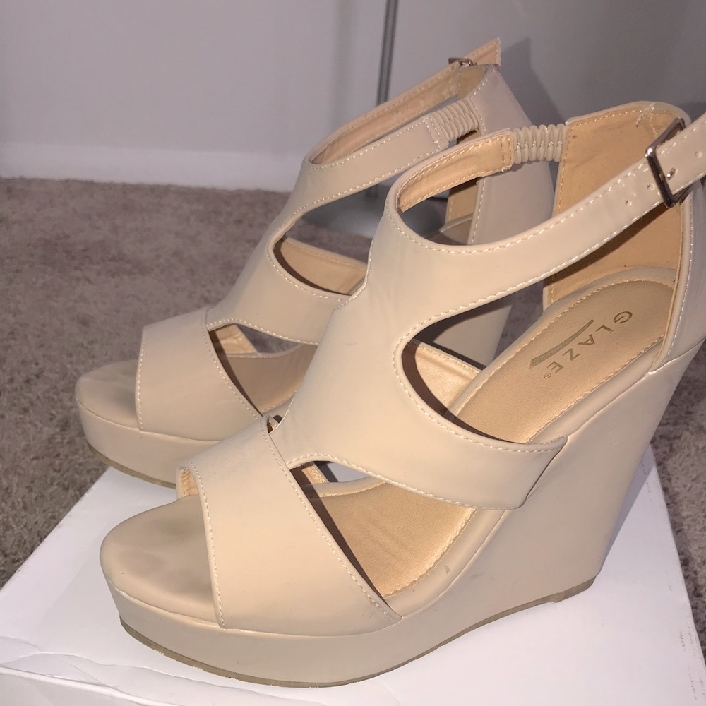 Glaze Wedges shoes (tan) size 9